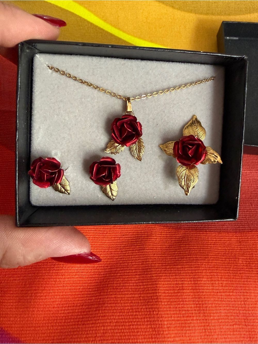 Vintage Deadstock Goldtone and Rose Set with Necklace Clip-on Earrings and Brooc